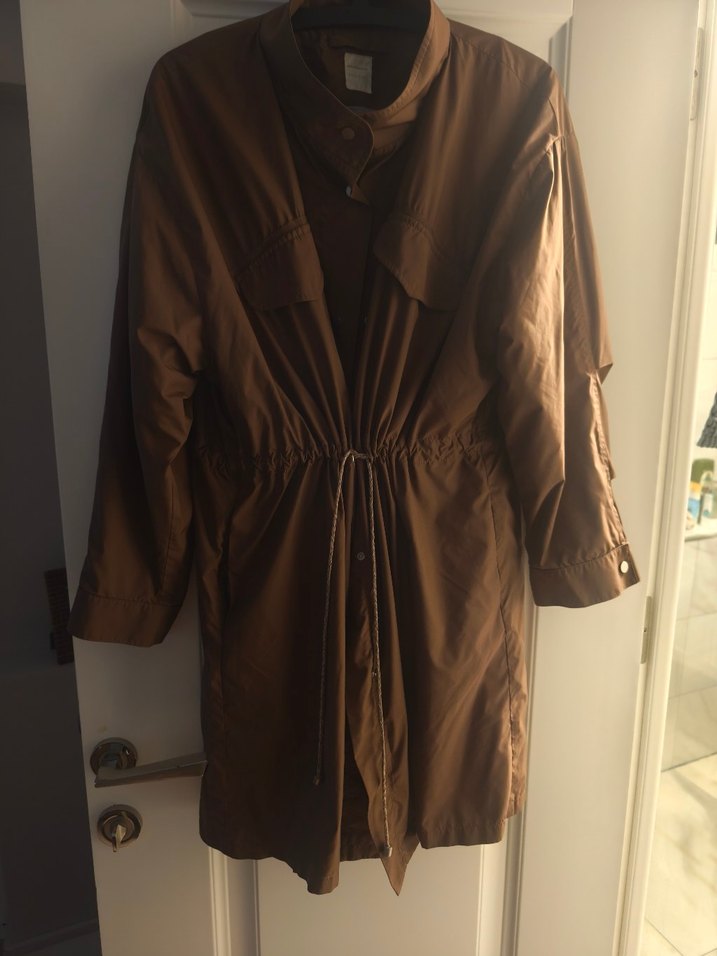 Yargıcı Taba Rengi Yağmurluk - Görsel 2