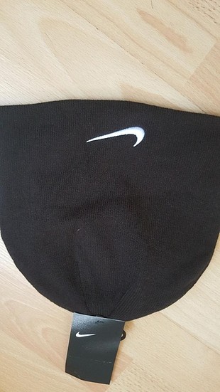 nike bere etiketli
