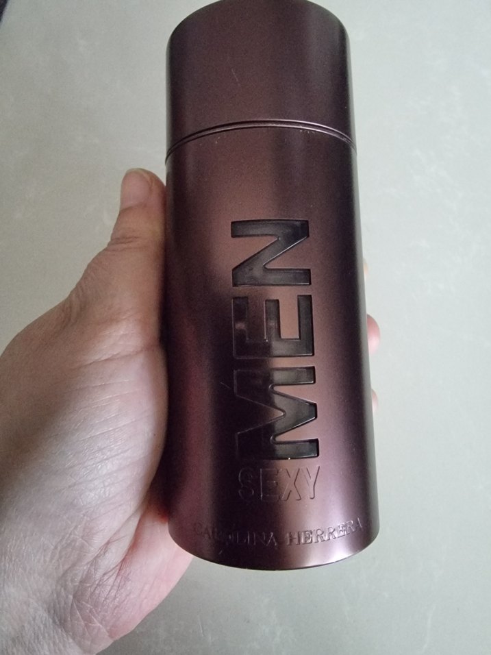 Carolina Herrera 212 sexy erkek parfüm - Görsel 2