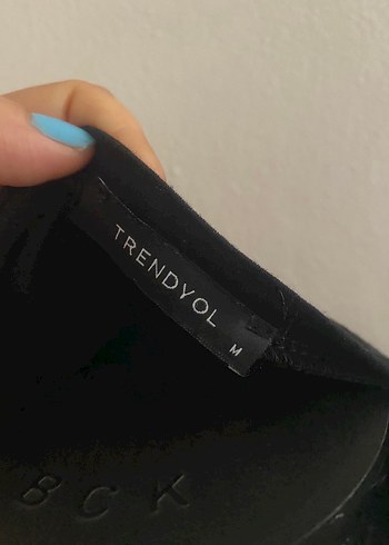 Trendyol & Milla Omuz kol püsküllü tişört