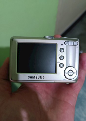 Samsung Gumus Kompakt Dijital Kamera