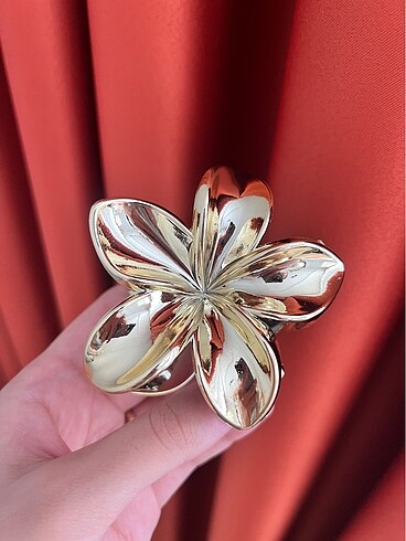 Gold lotus toka
