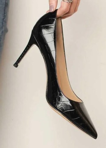 Diğer Sikligin Simgesi Siyah Kroko Stiletto