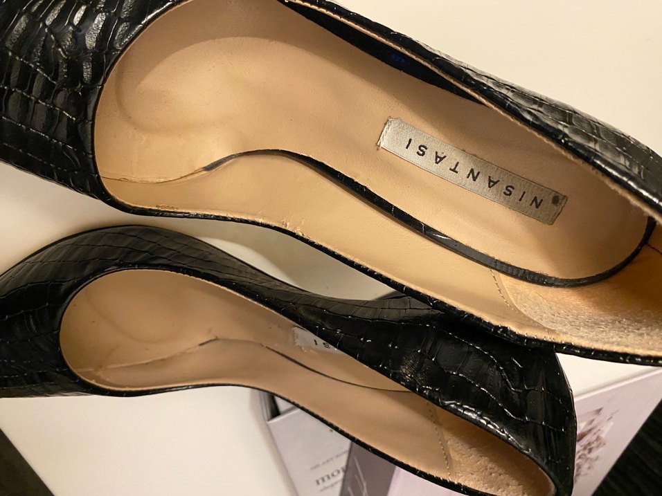 Şıklığın Simgesi: Siyah Kroko Stiletto — görsel 4/7