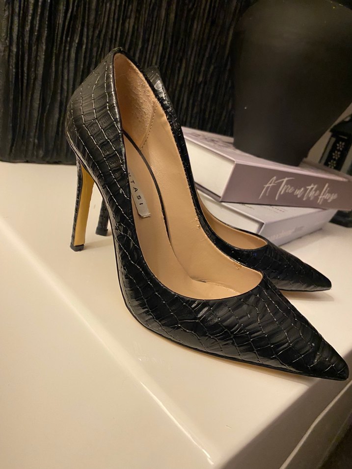 Şıklığın Simgesi: Siyah Kroko Stiletto — görsel 6/7
