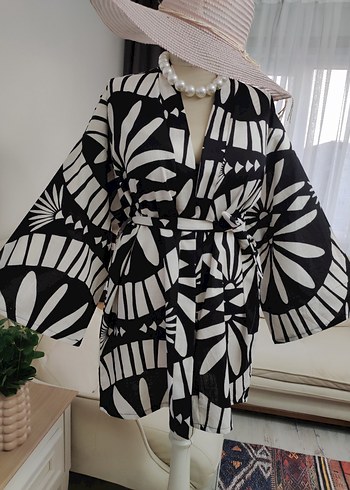 universal Beden Siyah Beyaz Zebra Desenli Kısa Kimono