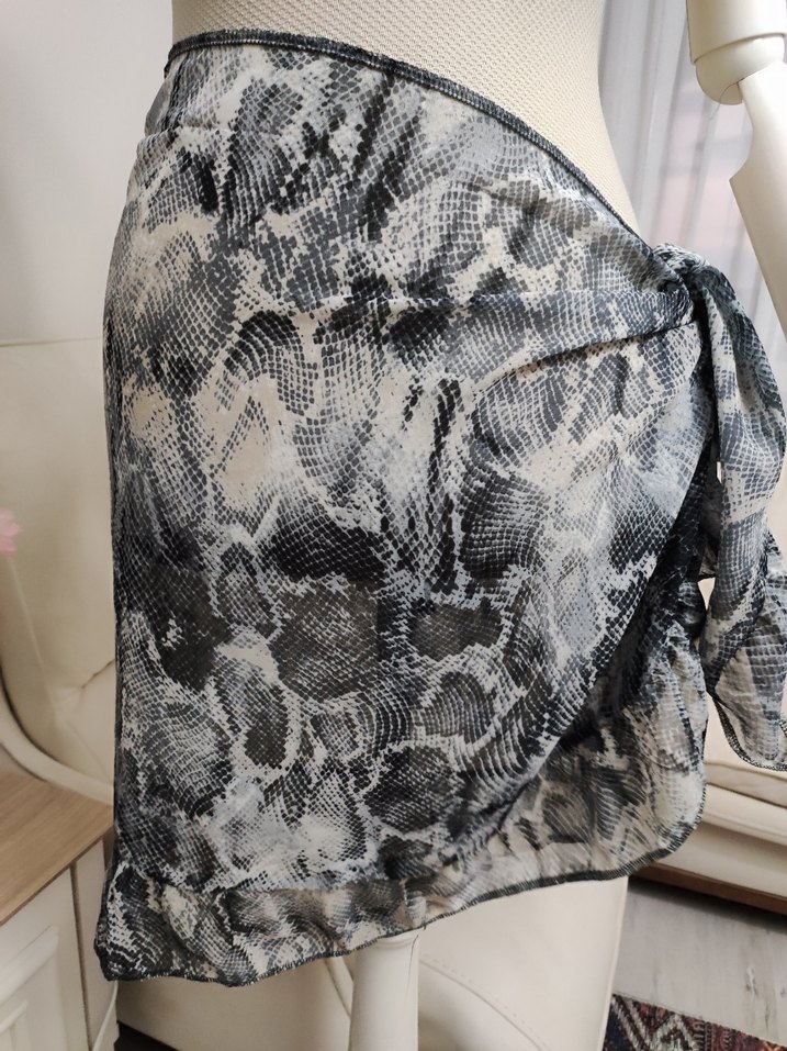 Gri Yılan Desenli Midi Drapeli Pareo - Görsel 3