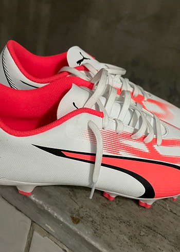 Puma Beyaz Fusya Civili Futbol Ayakkabisi