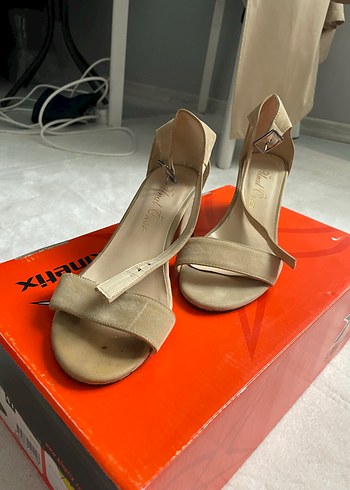 Bej Tokalı Stiletto Topuklu Kadın Abiye Ayakkabı