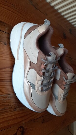 Kinetix sneaker