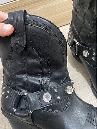 38 Beden Bershka kovboy bot