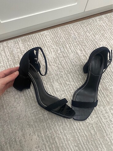 Bershka topuklu ayakkabı - Görsel 2