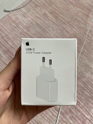 Apple şarj adaptörü