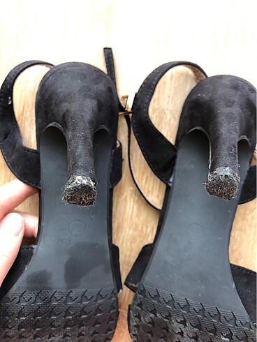 Derimod siyah bantlı tokalı süet 10 cm topuklu ayakkabı - Görsel 6