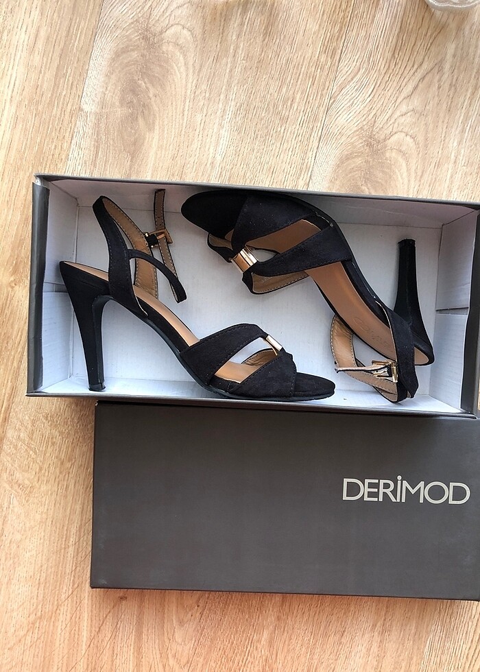 Derimod siyah bantlı tokalı süet 10 cm topuklu ayakkabı - Görsel 2