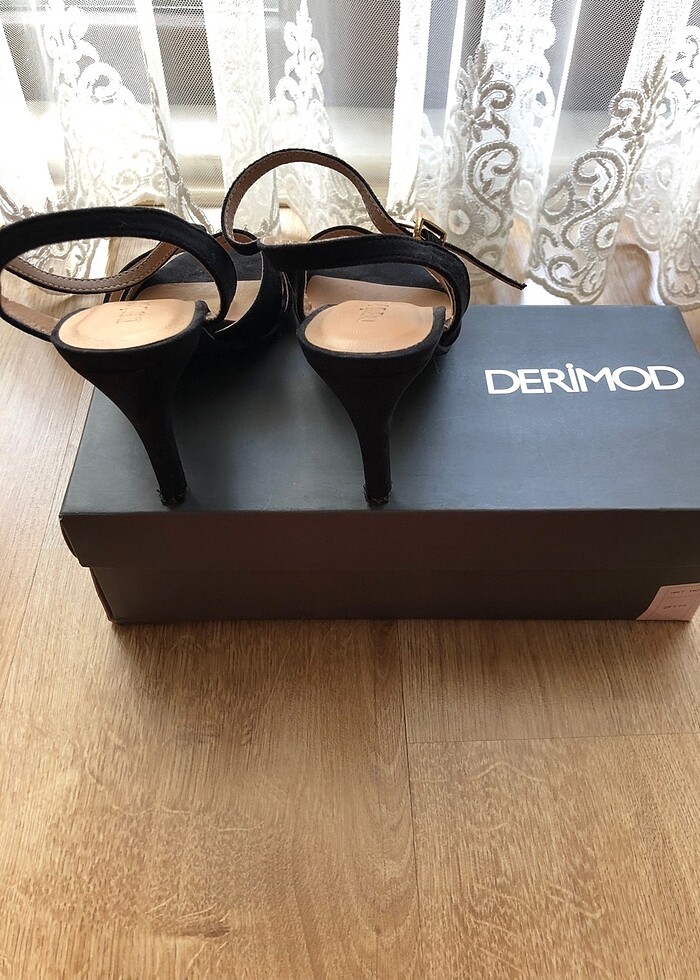 Derimod siyah bantlı tokalı süet 10 cm topuklu ayakkabı - Görsel 4