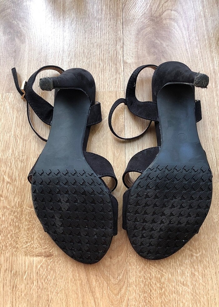 Derimod siyah bantlı tokalı süet 10 cm topuklu ayakkabı - Görsel 5