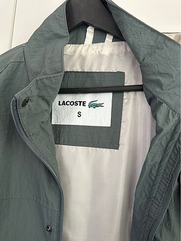 Lacoste yağmurluk