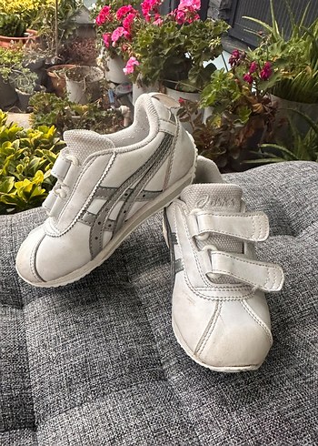 Asics ürünü