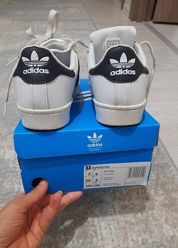 39 Beden beyaz Renk Adidas spor ayakkabı