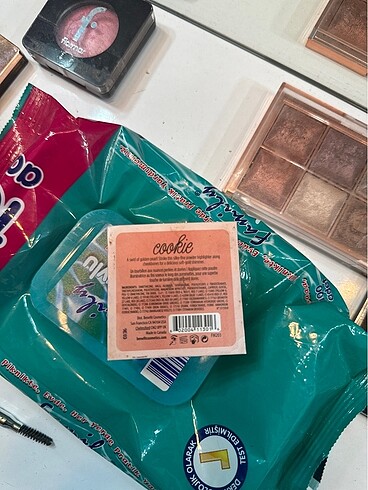 Benefit Cosmetics Benefit cookie
