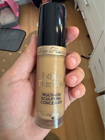 Too faced golden beige