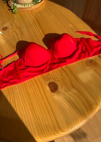 l Beden Kırmızı bikini üstü