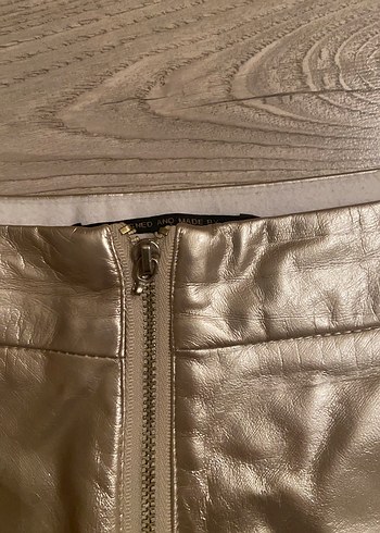 Kadın Altın Rengi Metalik Deri Cigarette Pantolon - Görsel 4