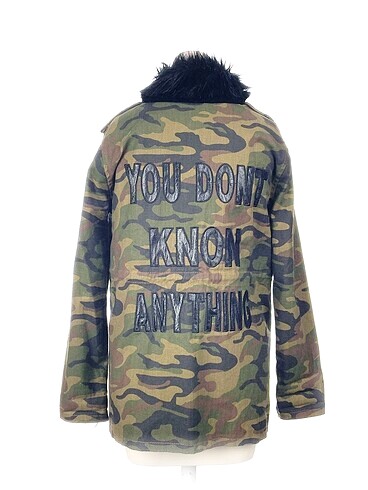 38 Beden Bershka Mont %70 İndirimli.