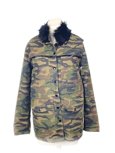 Bershka Mont %70 İndirimli.