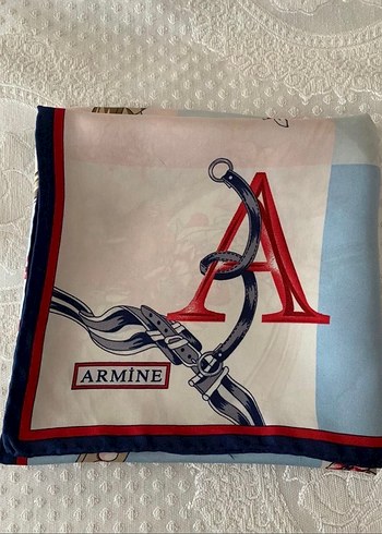 Armine Kirmizi Beyaz Esarp