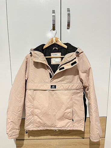 pull and bear mont