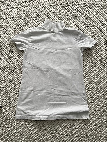 Beyaz kısa kollu boğazlı tshirt
