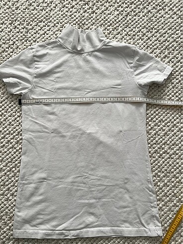 Beyaz kısa kollu boğazlı tshirt - Görsel 2