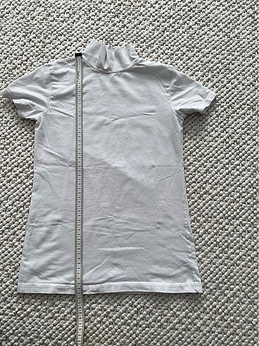 Beyaz kısa kollu boğazlı tshirt - Görsel 3