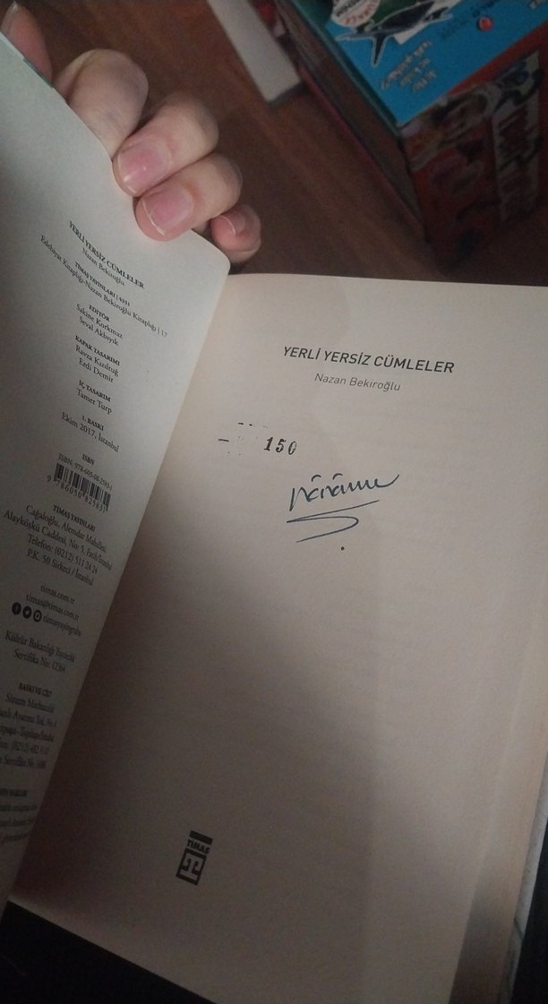 Nazan Bekiroğlu - Yerli Yersiz Cümleler ciltli imzali - Görsel 2