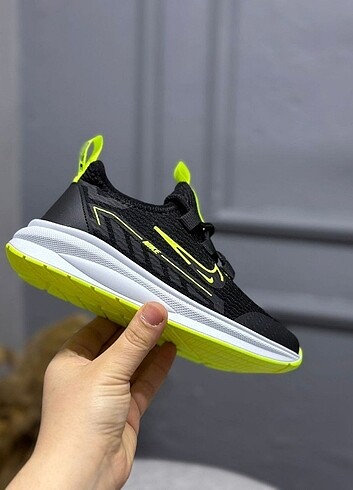 33 Beden Nike Triko Çocuk Ayakkabısı 