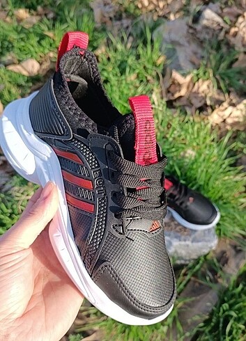 31 Beden Adidas Run Çocuk Ayakkabısı