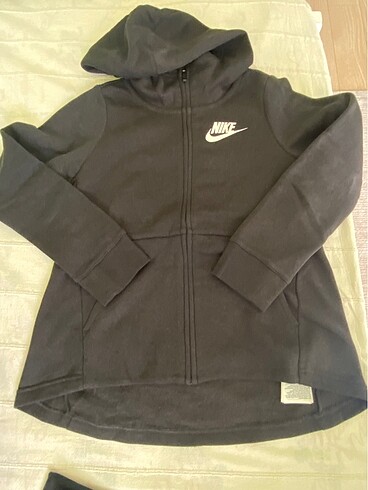 Nike üst