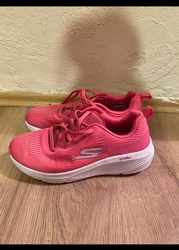 Skechers 37