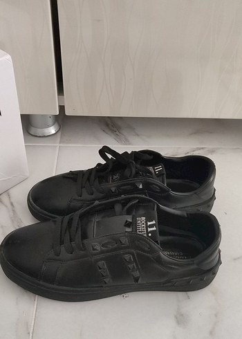 Valentino Siyah Deri Gorunumlu Bagcikli Sneaker