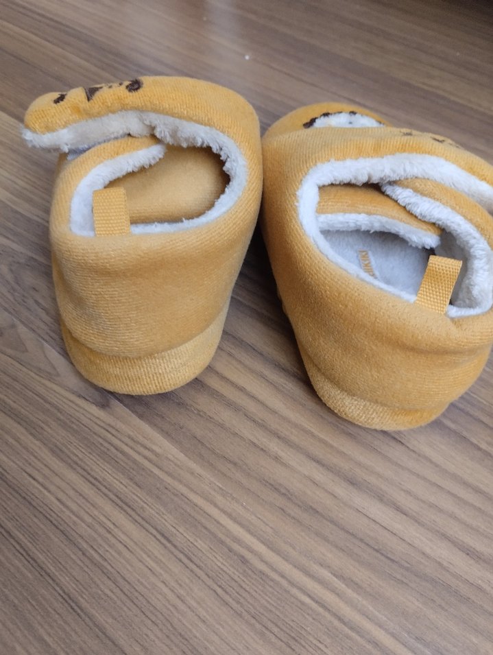 Erkek Çocuk Sarı Nakışlı Sıcak Ev Terliği - Görsel 2