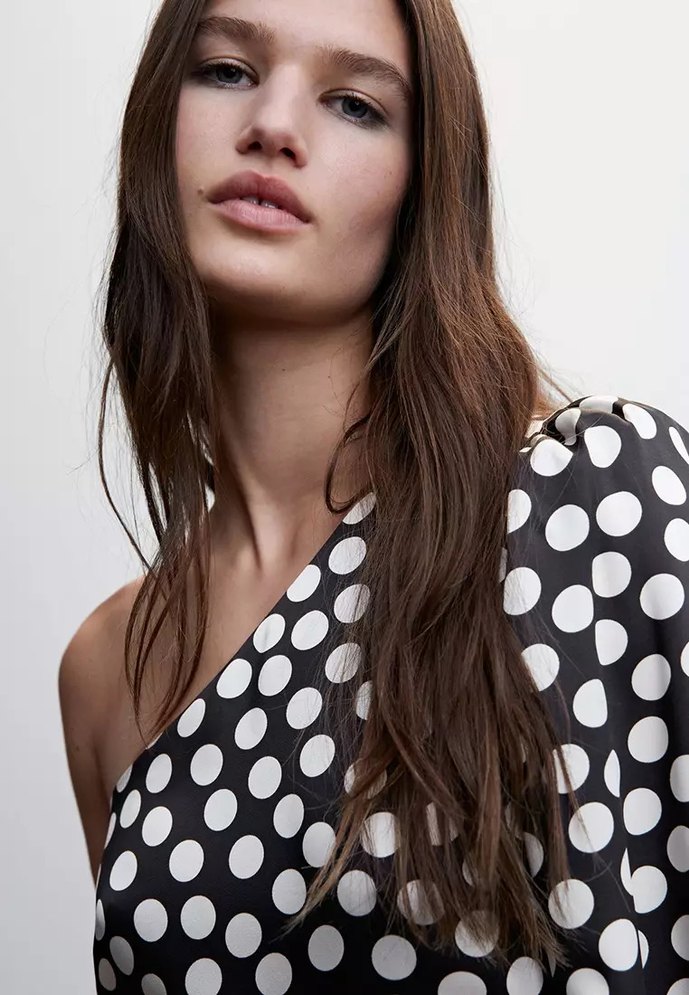 Mango Kadın Siyah Puantiyeli Tek Kollu Tulum - Görsel 4