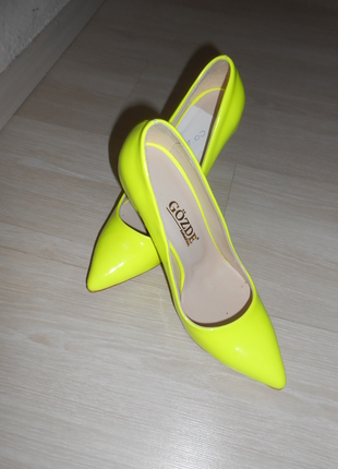 Sarı Stiletto