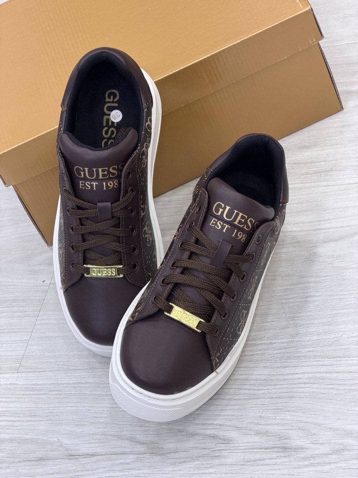 Guess Monogramlı Şık ve Rahat Sneaker — görsel 4/6