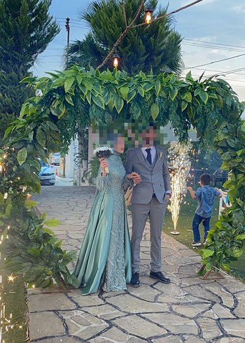 Uzun Kollu, kolları tüylü mint yeşili,İşlemeli Nişan Elbisesi ,