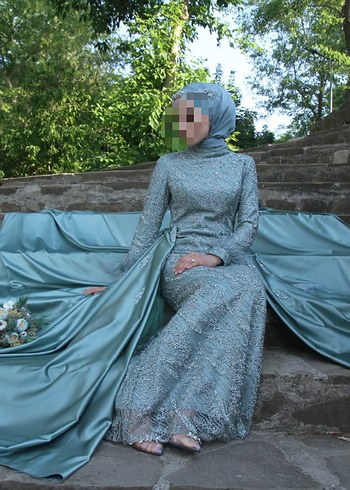 40 Beden gri Renk Uzun Kollu, kolları tüylü mint yeşili,İşlemeli Nişan Elbisesi ,