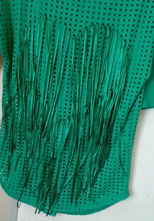 s Beden yeşil Renk kurdelerle kalp şekli işlenmiş delikli dirseğe kadar tişört
