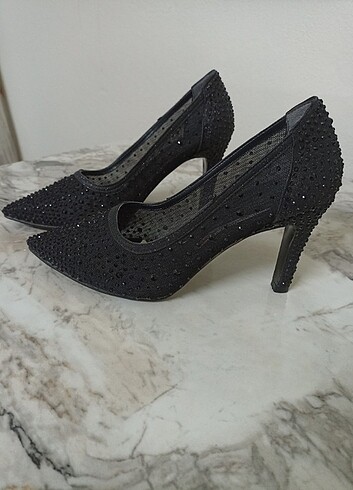 Prenses siyah taşlı stiletto 