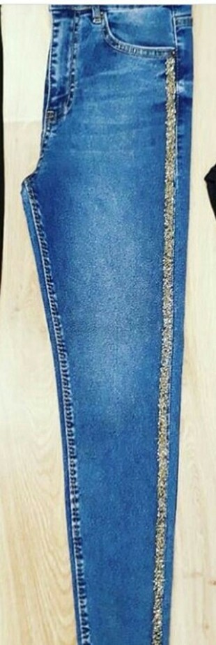 Bershka yanları taşlı jean